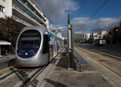 Τραυματισμός ανηλίκου από Τραμ στη Γλυφάδα και μεταφορά στο νοσοκομείο