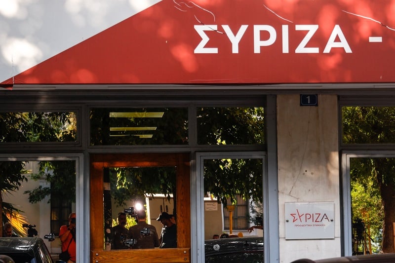 Η Κυβέρνηση Μητσοτάκη Αντιμέτωπη με Σκληρή Κριτική για την Διαχείριση Πυρκαγιών και Κοινωνικών Θεμάτων