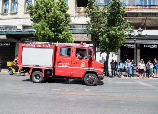 Φωτιά σε διαμέρισμα στους Αμπελόκηπους Θεσσαλονίκης με κινητοποίηση πυροσβεστικών δυνάμεων