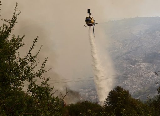 Σημαντική Επιχείρηση Κατάσβεσης Πυρκαγιάς στο Ξυλόκαστρο Κορινθίας