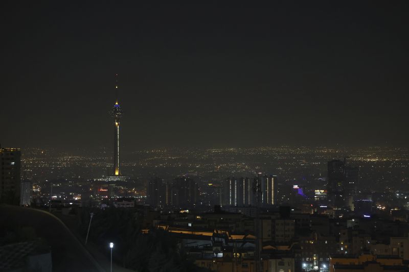 Στρατιωτικές Επιθέσεις Ισραήλ κατά Ιράν σε Αντίκτυπο Συγκρούσεων στην Περιφέρεια